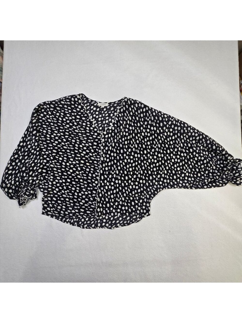 Umgee USA M Womens Blouse Black White Dot Pattern Oversized V-Neck Lightweight